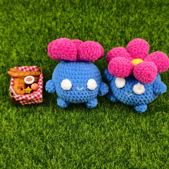Handmade Amigurumi Crochet Pokemon Gloom Plushie - Picture 5 of 6